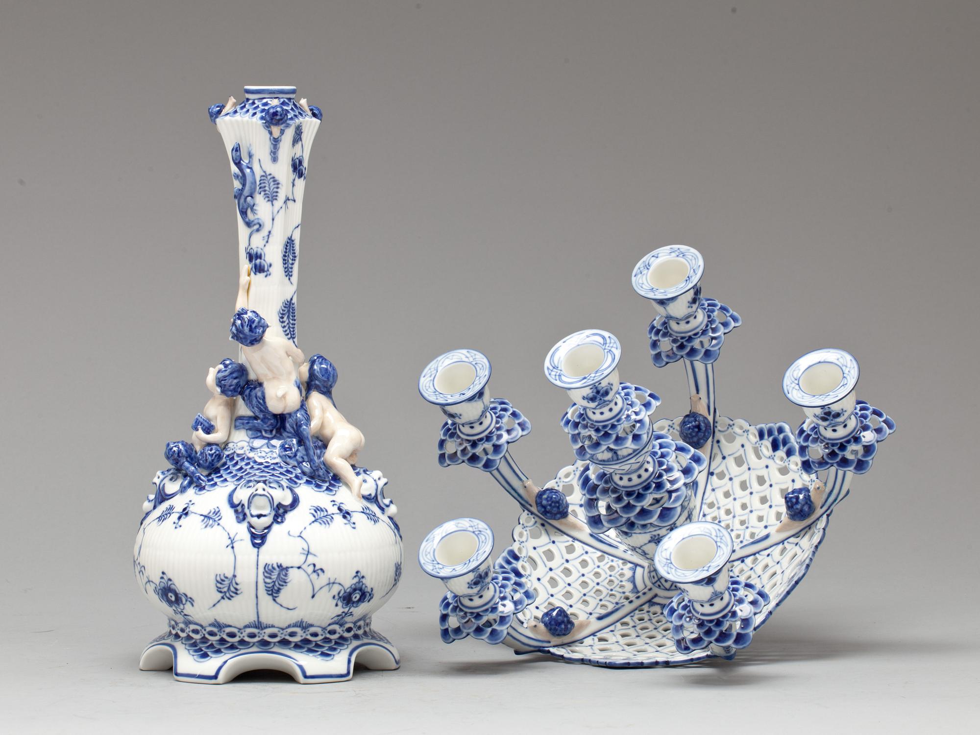 KANDELABER, porslin, "Musselmalet", Royal Copenhagen, 1964.