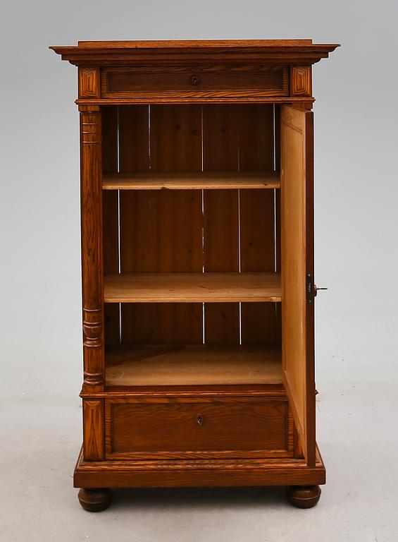 SKÅP, omkring år 1900.