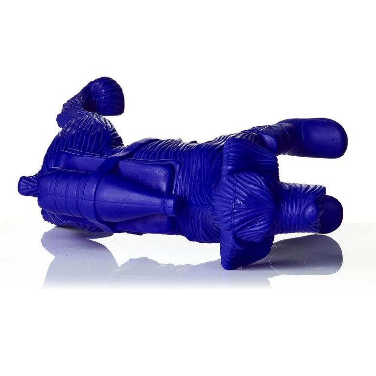 William Sweetlove, "Cloned Schnauzer with water bottle". (Blue).