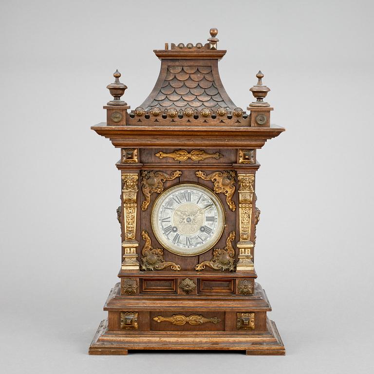 BORDSPENDYL, Nyrenässans, Tyskland, sent 1800-tal.