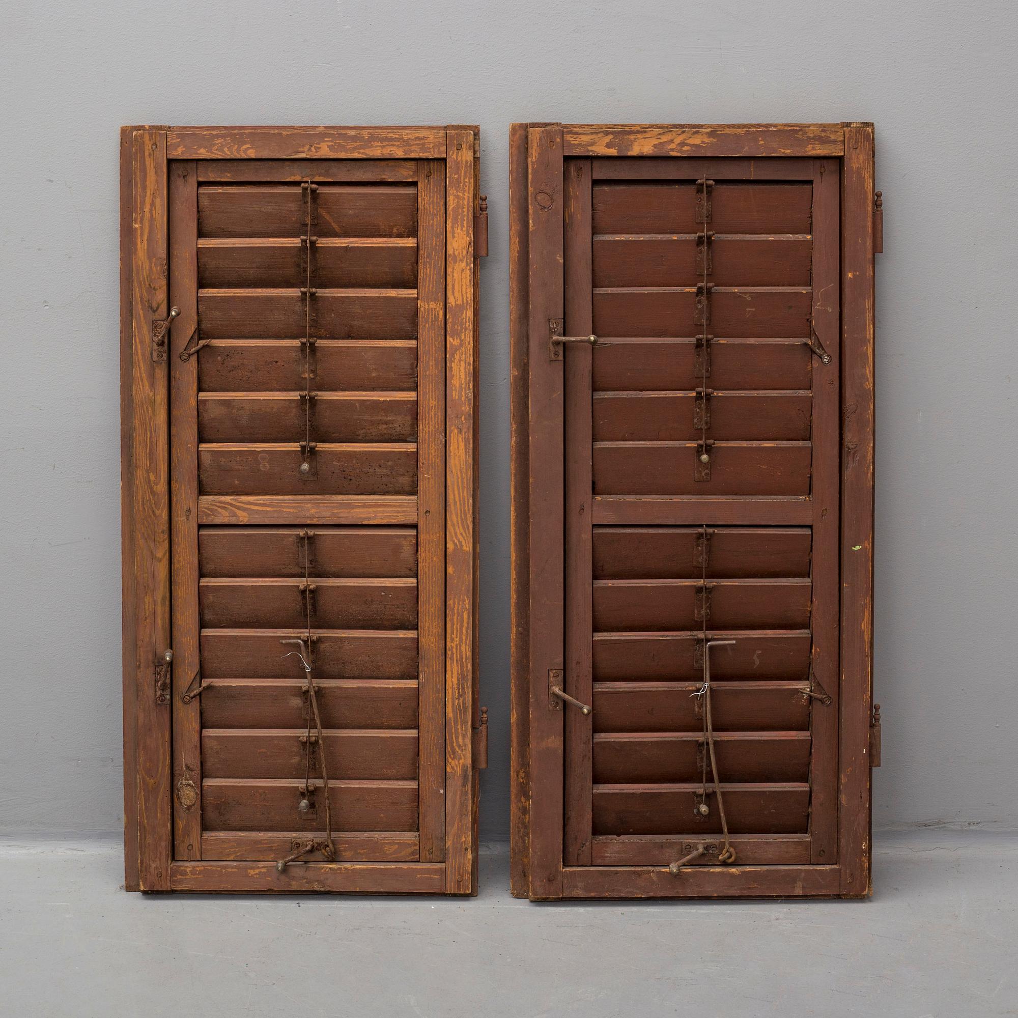 FÖNSTERLUCKOR, ett par, troligen Frankrike, 1900-tal.