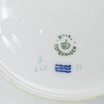 Royal Copenhagen, A green Musselmalet (green fluted) soup plate, model no 565, 1898-1923.
