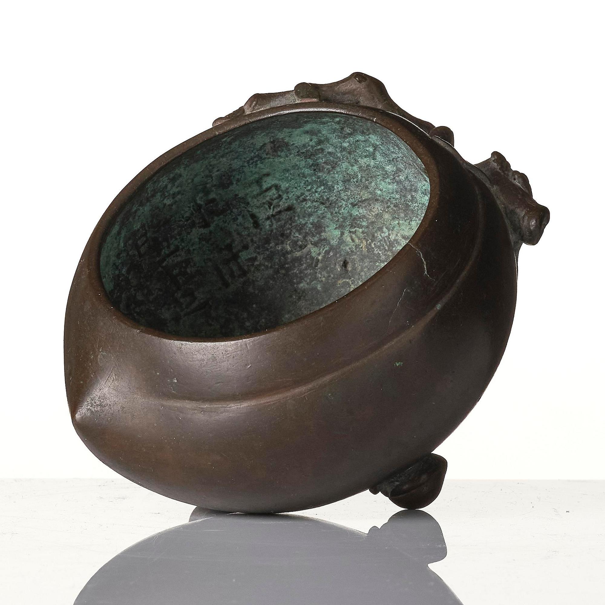 A peach shaped censer, Qing dynasty with an apocryphal Xuande mark.