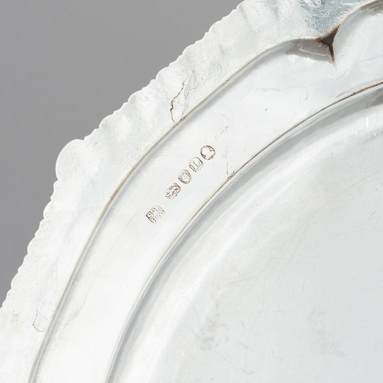 Burwash & Sibley, E. Farrell, J.C. Edington, 4 x 2 kuverttallrikar, silver, London 1806-1837. (8).