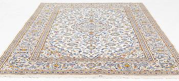 A Kashan carpet, 346 x 245 cm.