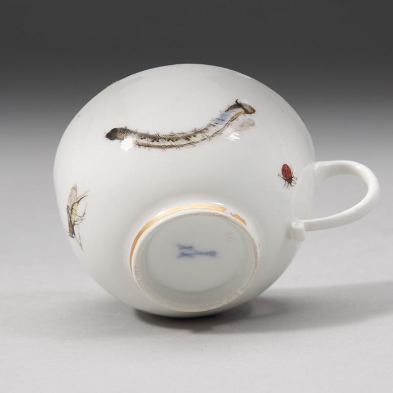 KOPP med FAT, porslin. Meissen, omrking 1740.