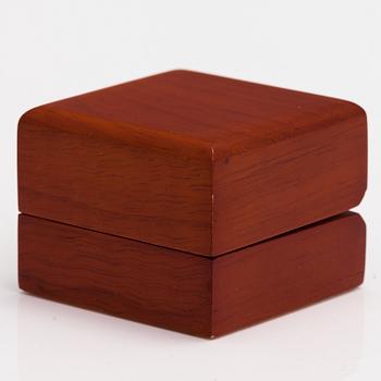 SORMUS, 14K kultaa, timantteja n. 0.50 ct yht. Mallikoru, Helsinki 2006.