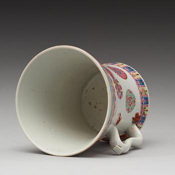 A famille rose jug, Qing dynasty, 19th Century.