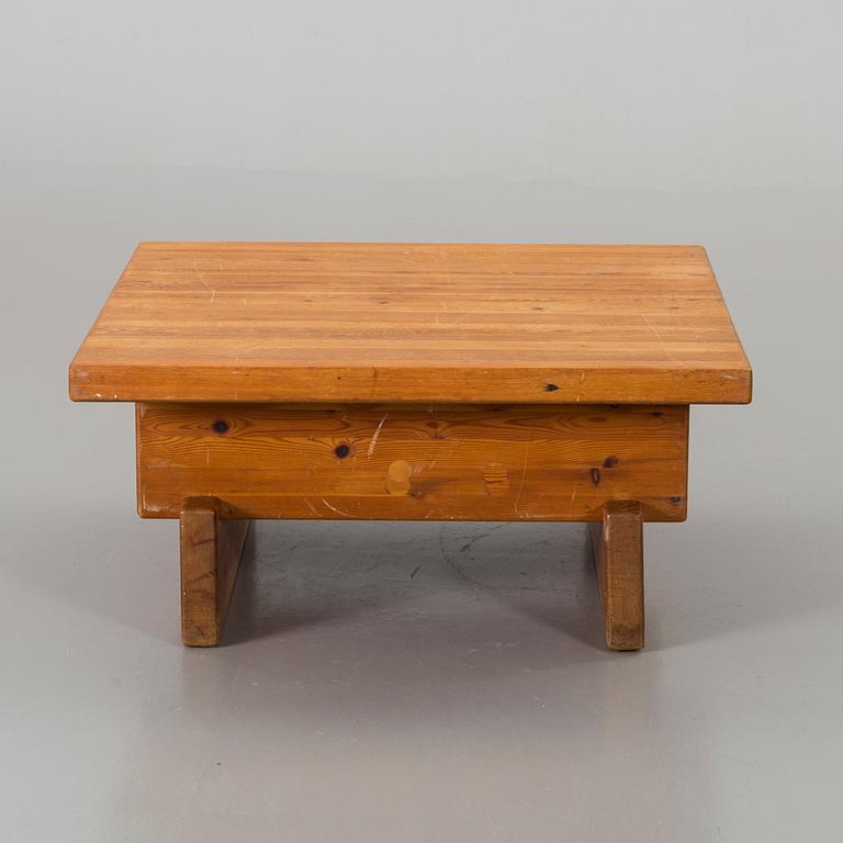 A PINE SOFA TABLE, 1970's.