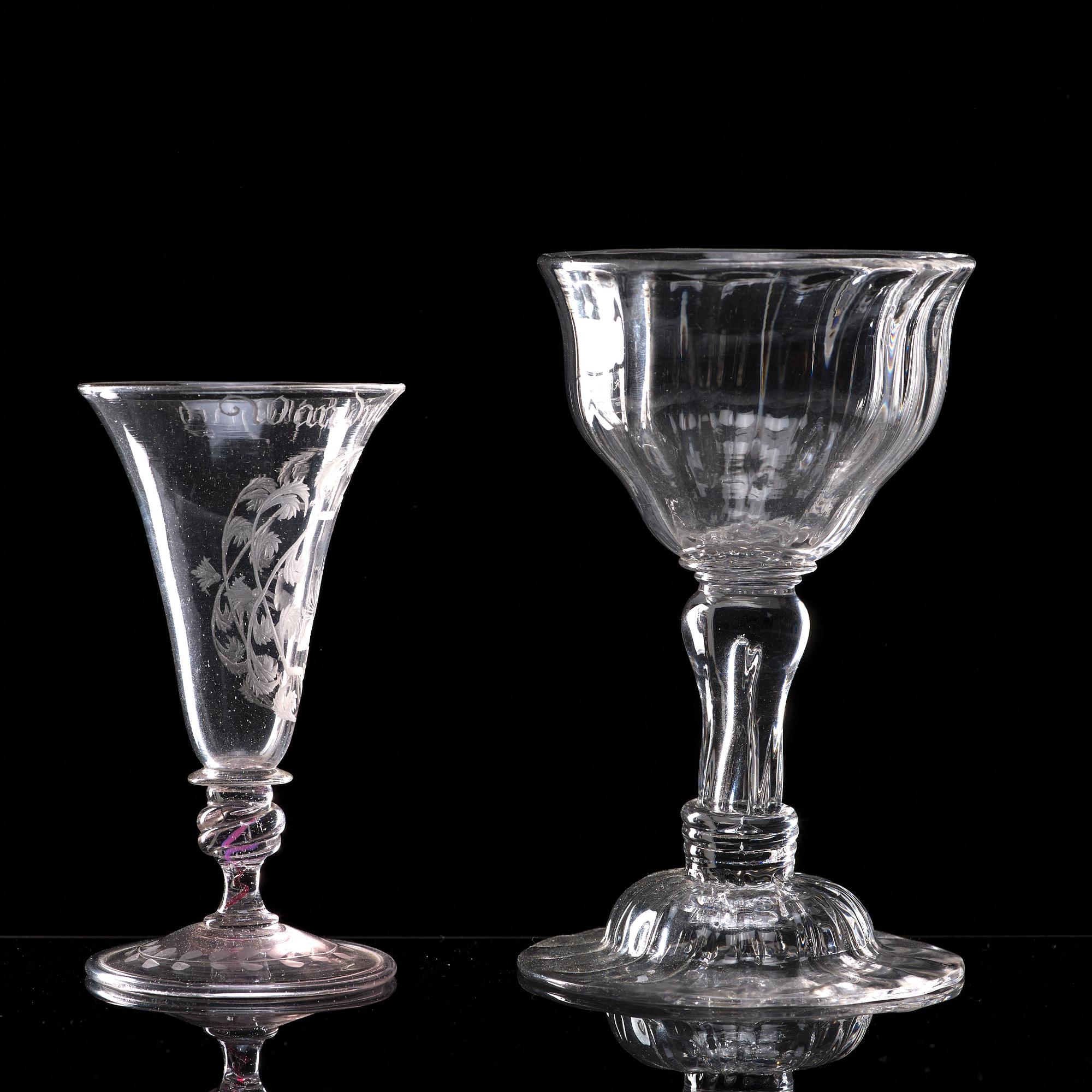 GLAS, två stycken. 1700-tal.