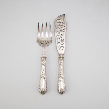 Serveringsbestick, ett par, silver, Frankrike 1800-talets andra hälft. Louis XV-stil.