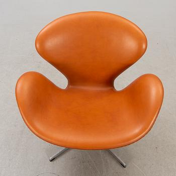 Arne Jacobsen, armchair "The Swan" for Fritz Hansen later part of the 20th century.