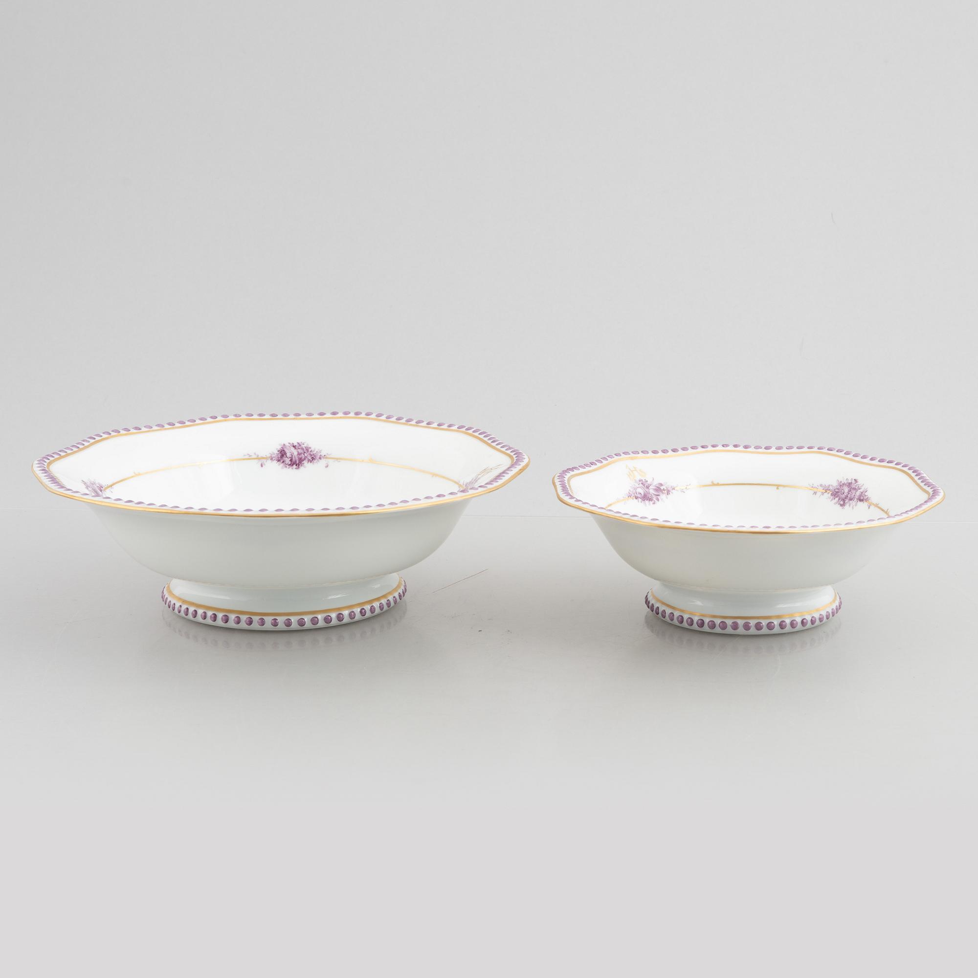 Matservis, 100 delar, Rosenthal, med monogram.