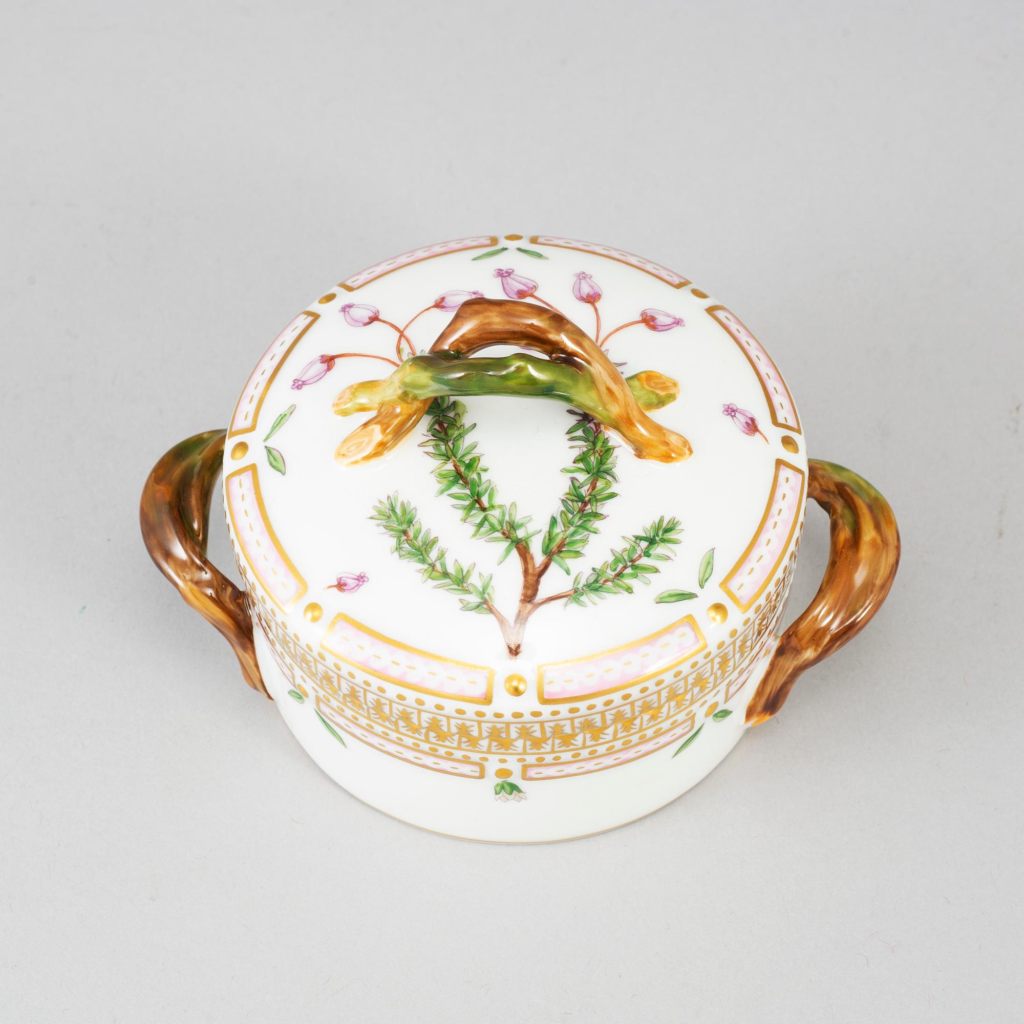SOCKERSKÅL/LOCKASK/NIPPERASK, porslin, "Flora Danica", Royal Copenhagen, 1900-tal.