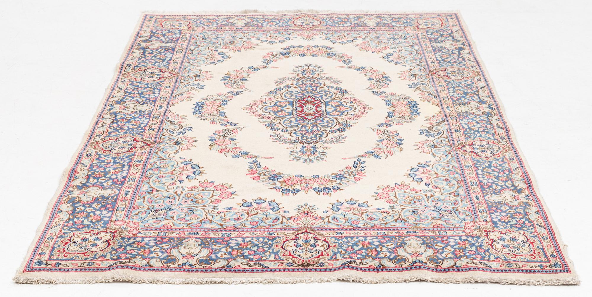 Rug, Kirman, 238 x 145 cm.