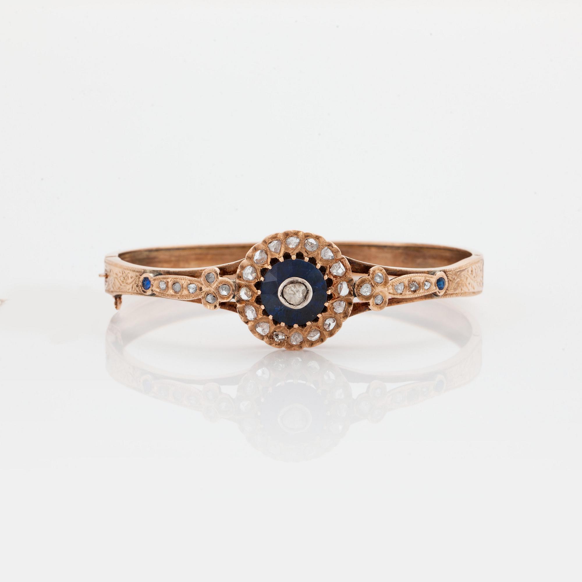 ARMRING med blått glas och rosenslipade diamanter.