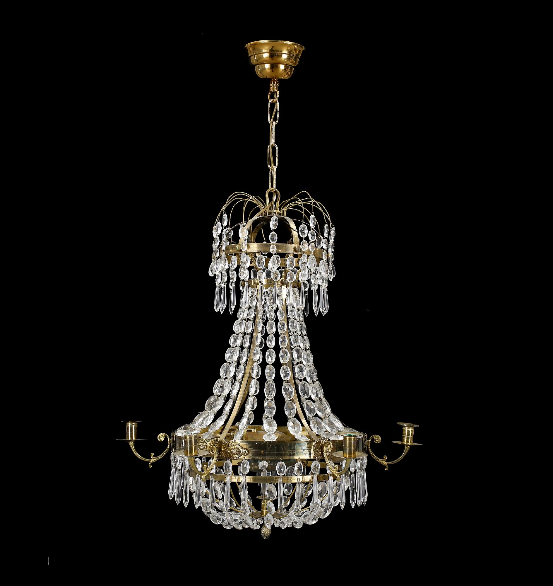 LJUSKRONA, Gustaviansk stil, 1900-talets första hälft. Höjd ca 60 cm.