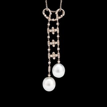 1190. A cultured South sea pearl and brilliant cut diamond pendant, tot. 0.46 cts.