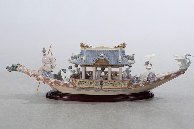 LLADRO, figurgrupp, kinesisk båt, Spanien, 1900-talets slut.