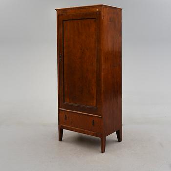 KLÄDSKÅP, 1900-talets första hälft.