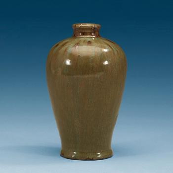 A green jun glazed vase, 18th Century or older.