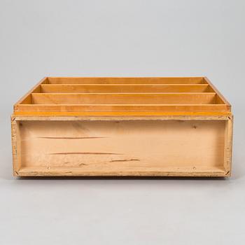 Aino Aalto, kirjahylly /kirjakaappi,  malli 408, O.Y. Huonekalu- ja Rakennustyötehdas A.B, 1950-luvun alku.