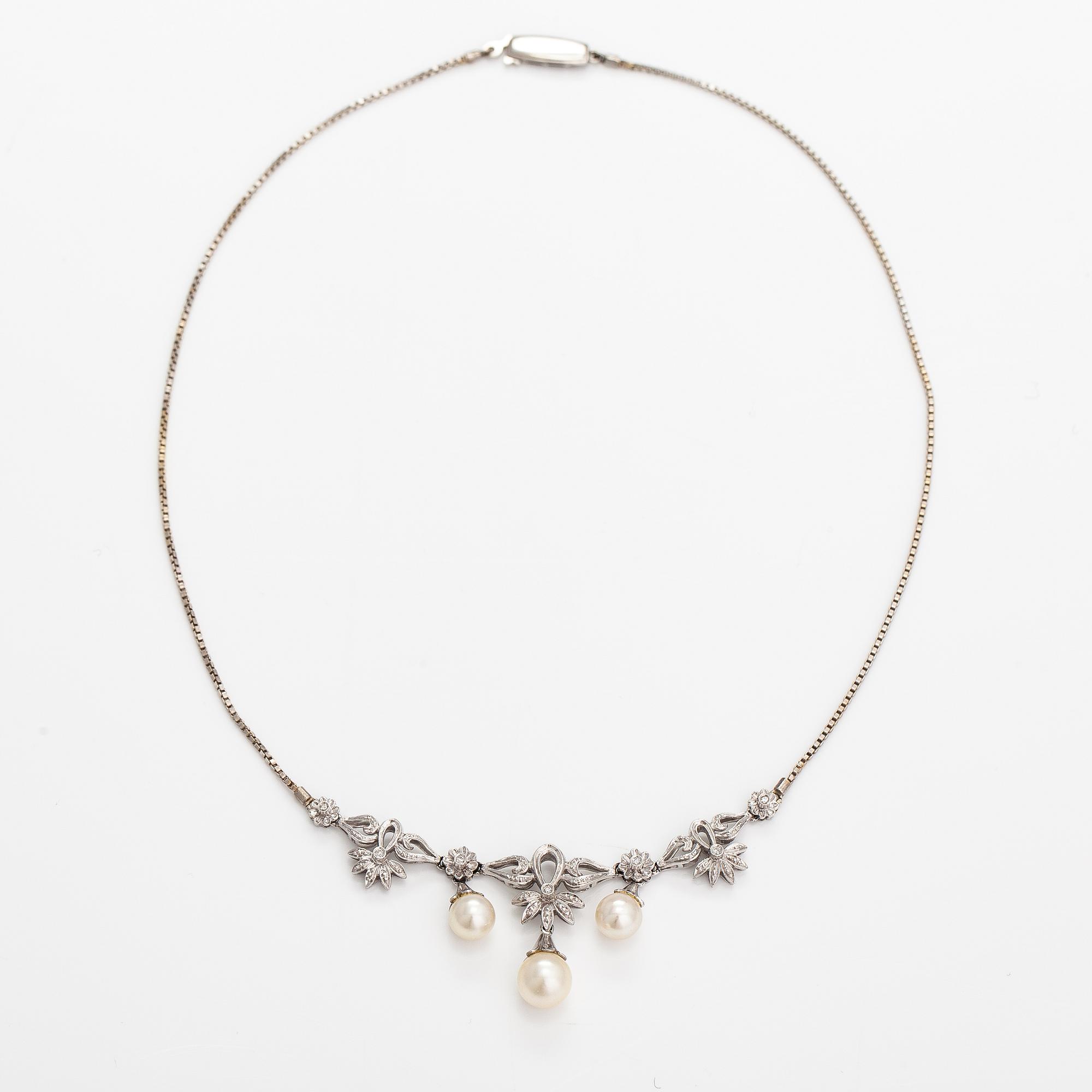 An 18K white gold necklace with cultured pearls and diamonds ca. 0.04 ct in total. Finnis import marks 1963.