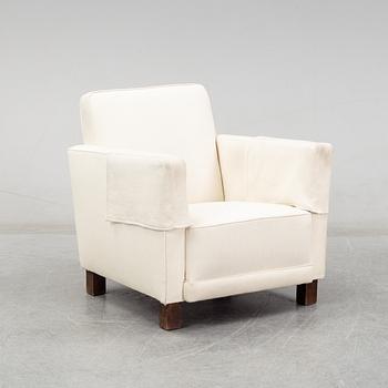 An easy chair attributed to Björn Trägårdh for Firma Svenskt Tenn, mid 1900's.