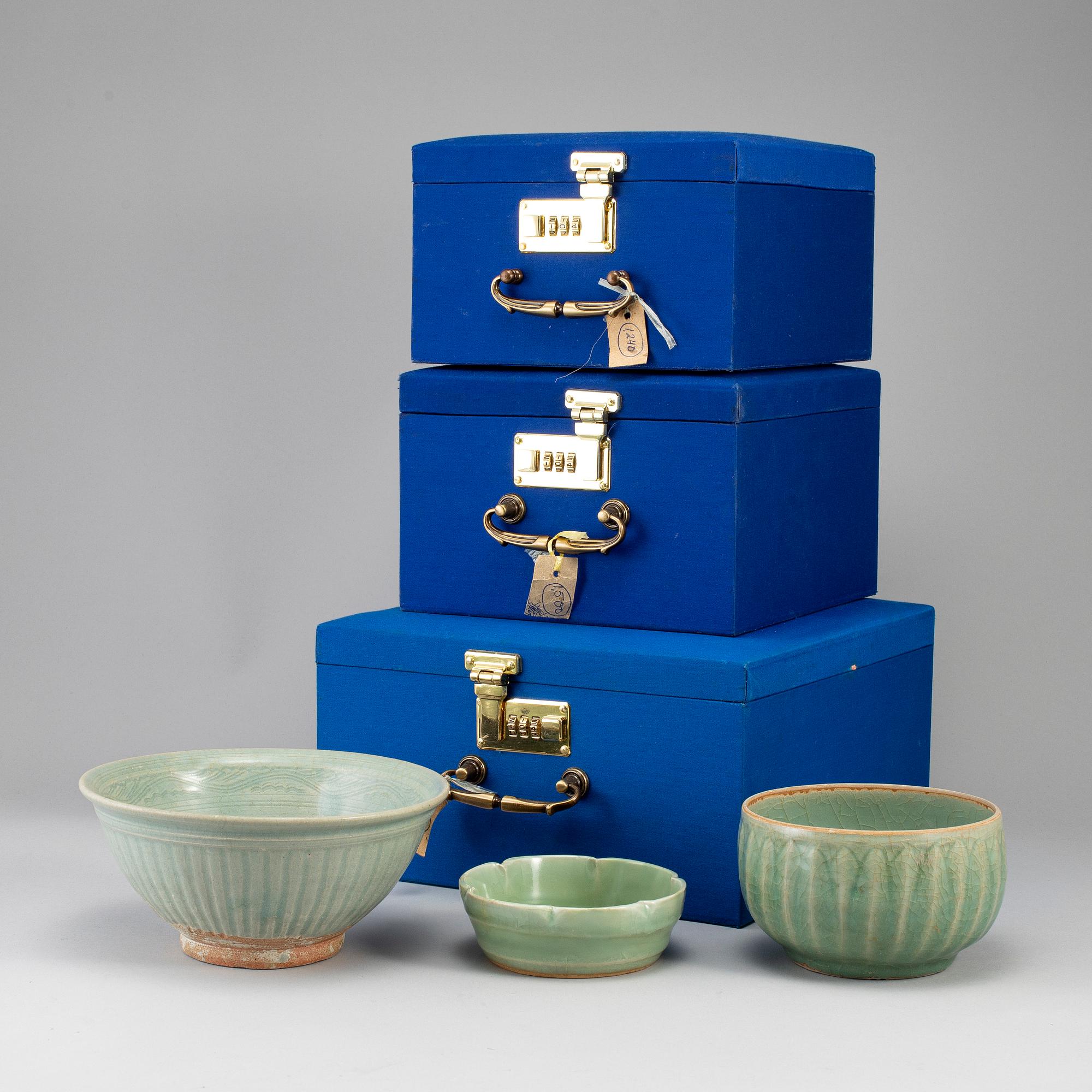 SKÅLAR, tre stycken, keramik. Sydostasien, troligen 1500/1600-tal.