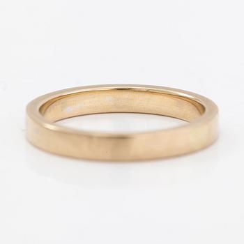 An 18K gold ring with diamonds ca. 0.39 ct in total.