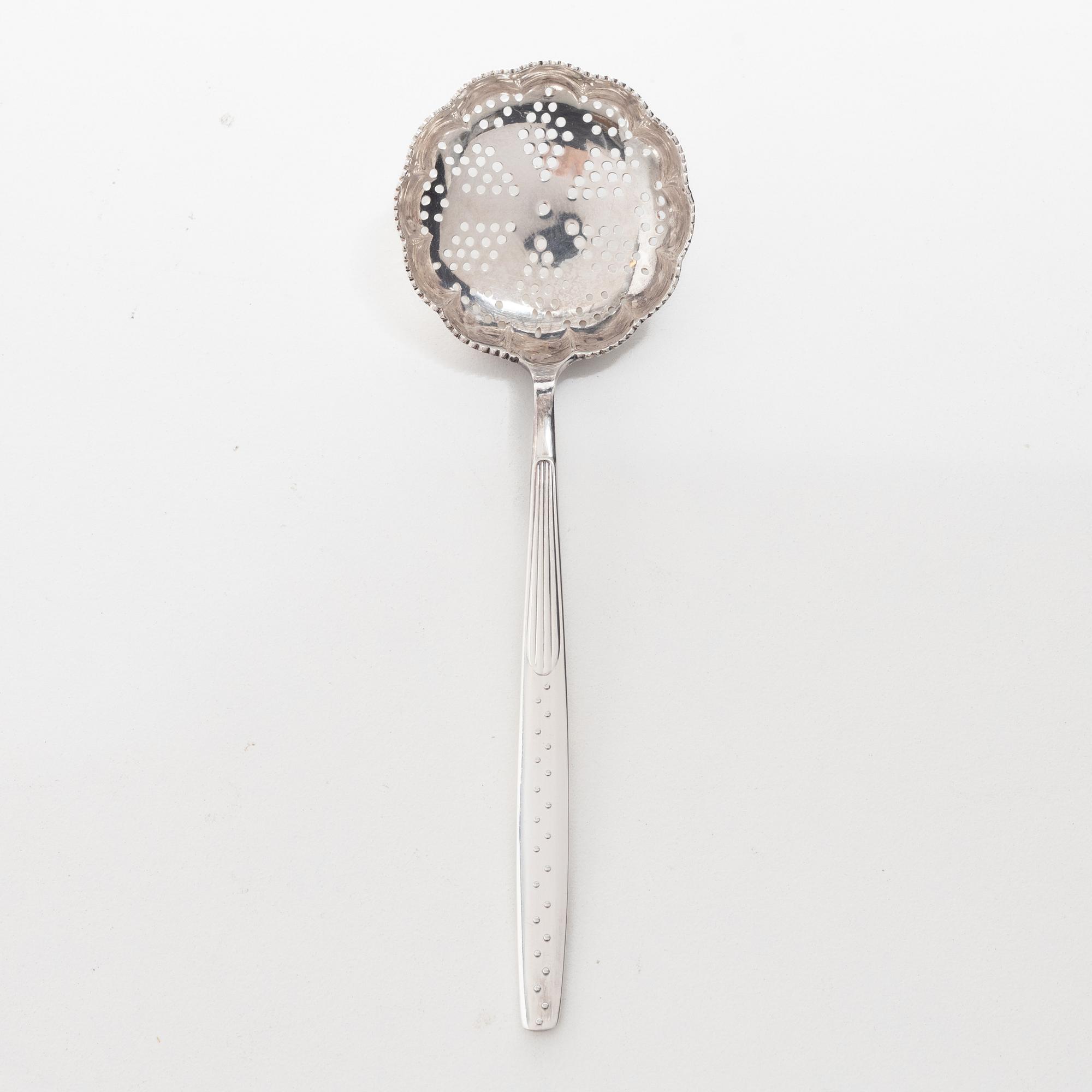 C.G. Hallberg, A Swedish silver sugar bowl with glass insert, mark of CG Hallberg, Stockholm 1896.