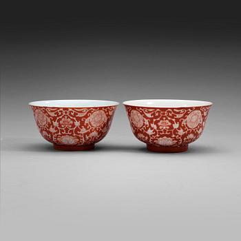 365. A pair of coral red bowls, late Qing dynasty with Daoguang seal mark.