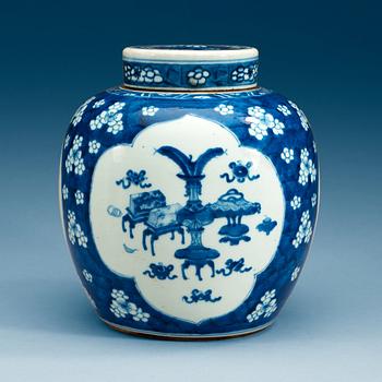 1943. A blue and white jar with cover, Qing dynasty.