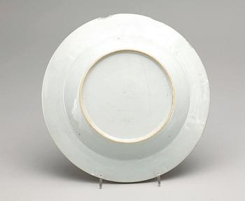 TALLRIK, porslin. Qing dynastin. Qianlong (1736-95).
