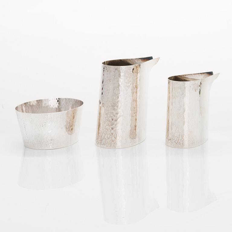 Pekka Piekäinen, A three-piece sterling silver serving set, marked PP, Platinoro, Turku 2000s.