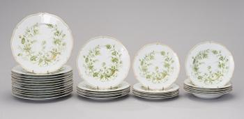 A SET OF 39 PCS PORCELAIN TABLEWARE by Haviland Limoges, France 1950s.