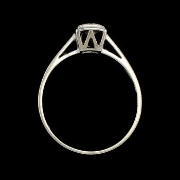 RING, 18k vitguld med briljantslipad diamant, 0.26 ct, Gustav Dahlgren & Co, Malmö, 1963. Vikt 2 g.
