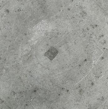 GRÖTSKÅL MED LOCK, tenn. Pehr Johan Mattsson, Mariestad, otydlig årsstämpel, troligen 1823.