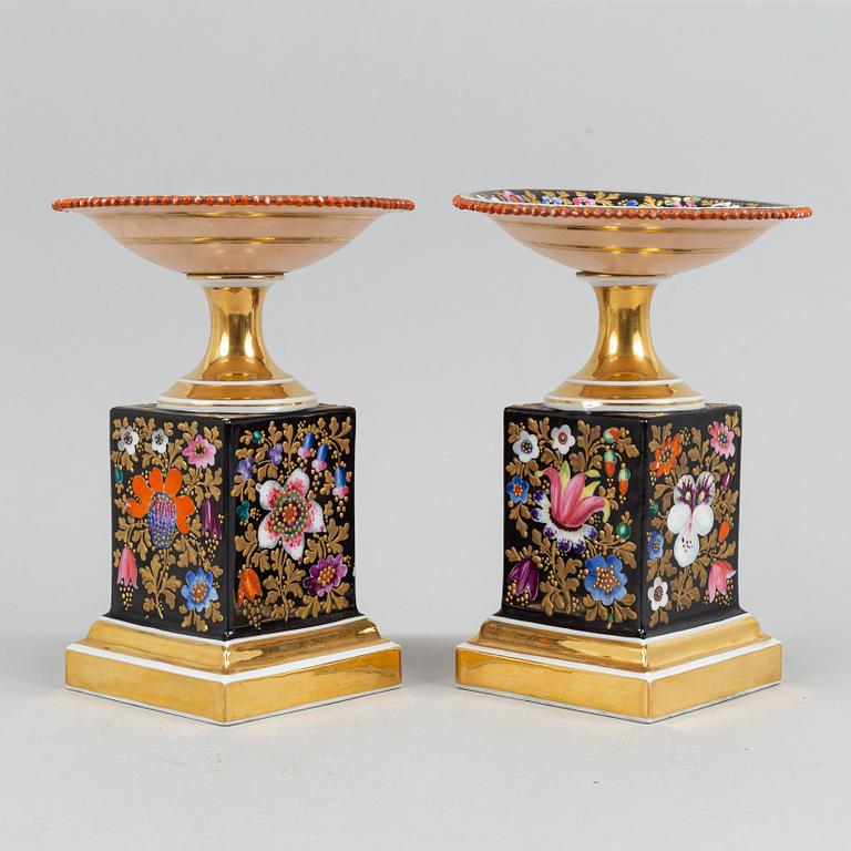 A pair of table decorations/tazzas, porcelain, Russian, 19th Century.