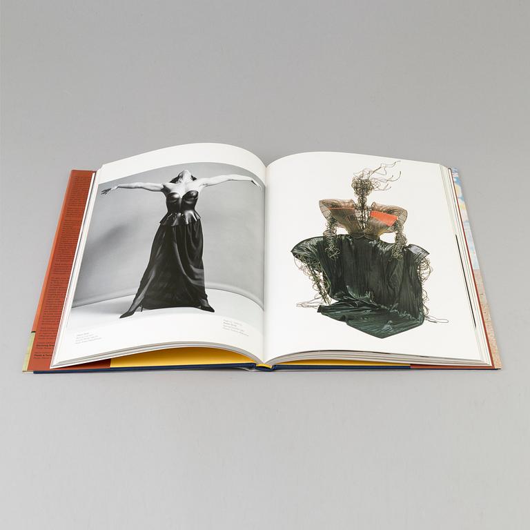 BOOKS ABOUT FASHION (4): Issey Miyake.