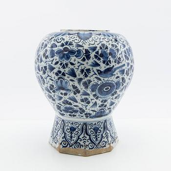 Urn, Delt, faience, 18th century.