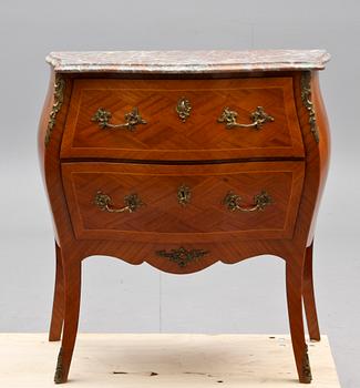 BYRÅ, rokokostil, 1900-tal.