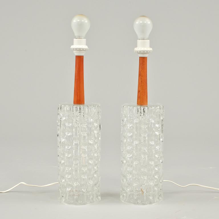 BORDSLAMPOR, ett par, Fåglavik, 1900-talets tredje kvartal.