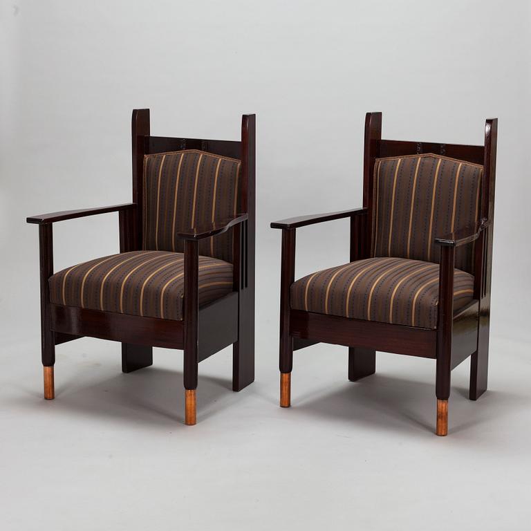 Bernhard Häkli, a pair of Finnish Jugend armchairs for Vihdin Puuseppäin Huonekaluliike 1911.