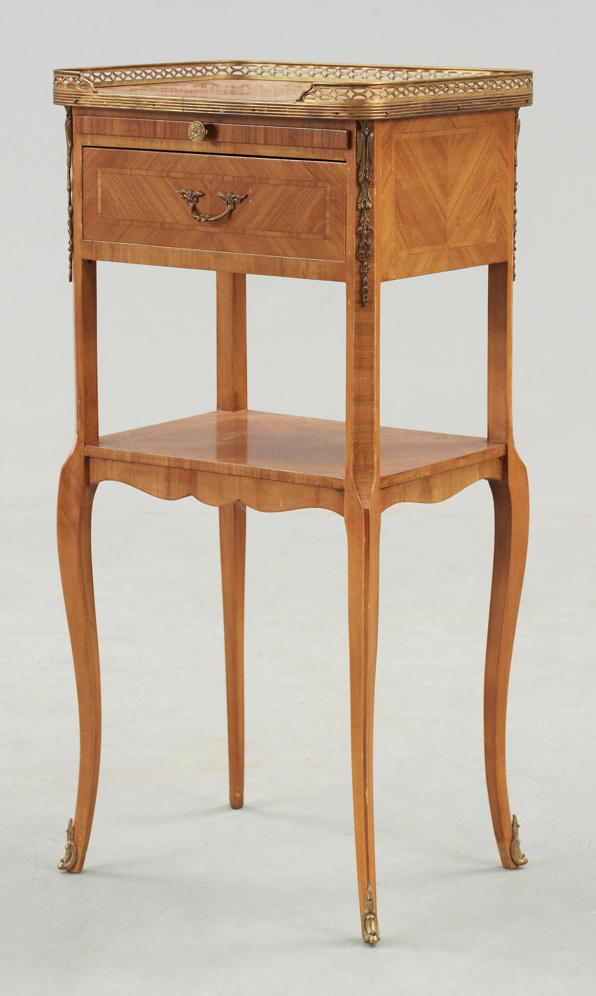 SÄNGBORD, rokokostil, 1900-tal.