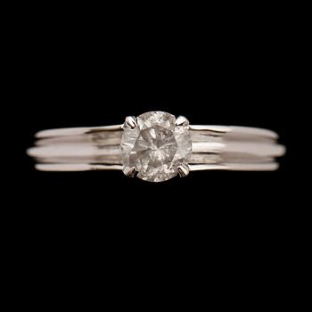 RING, 14 k vitguld, med solitär briljantslipad diamant 0.62 ct.