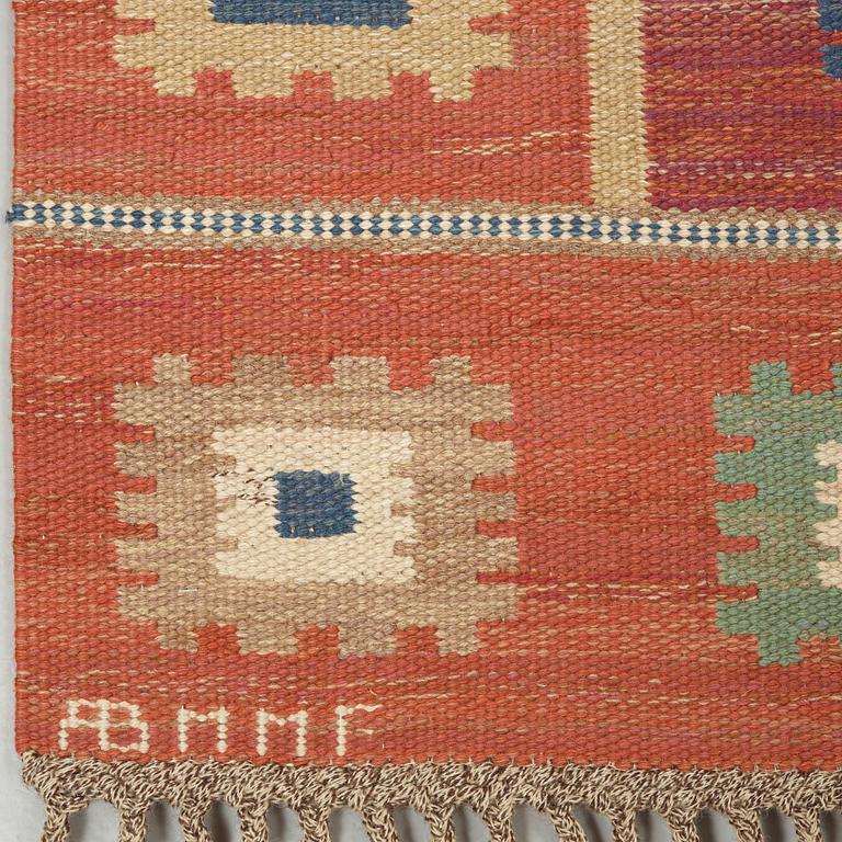 Märta Måås-Fjetterström, A CARPET. "Röd Grön Äng". Flat weave. 301 x 200 cm. Signed AB MMF.