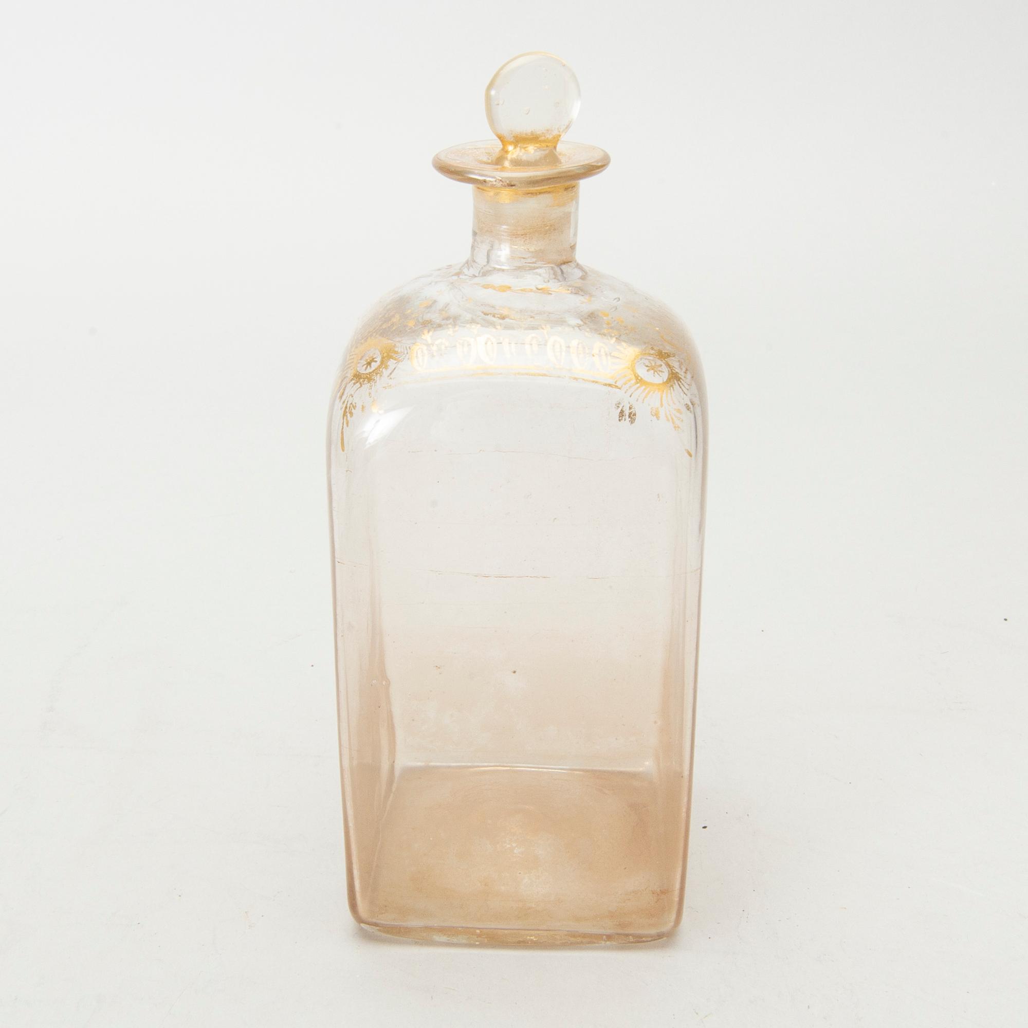 BRÄNNVINSSCHATULL med 4 flaskor, 1800-tal.