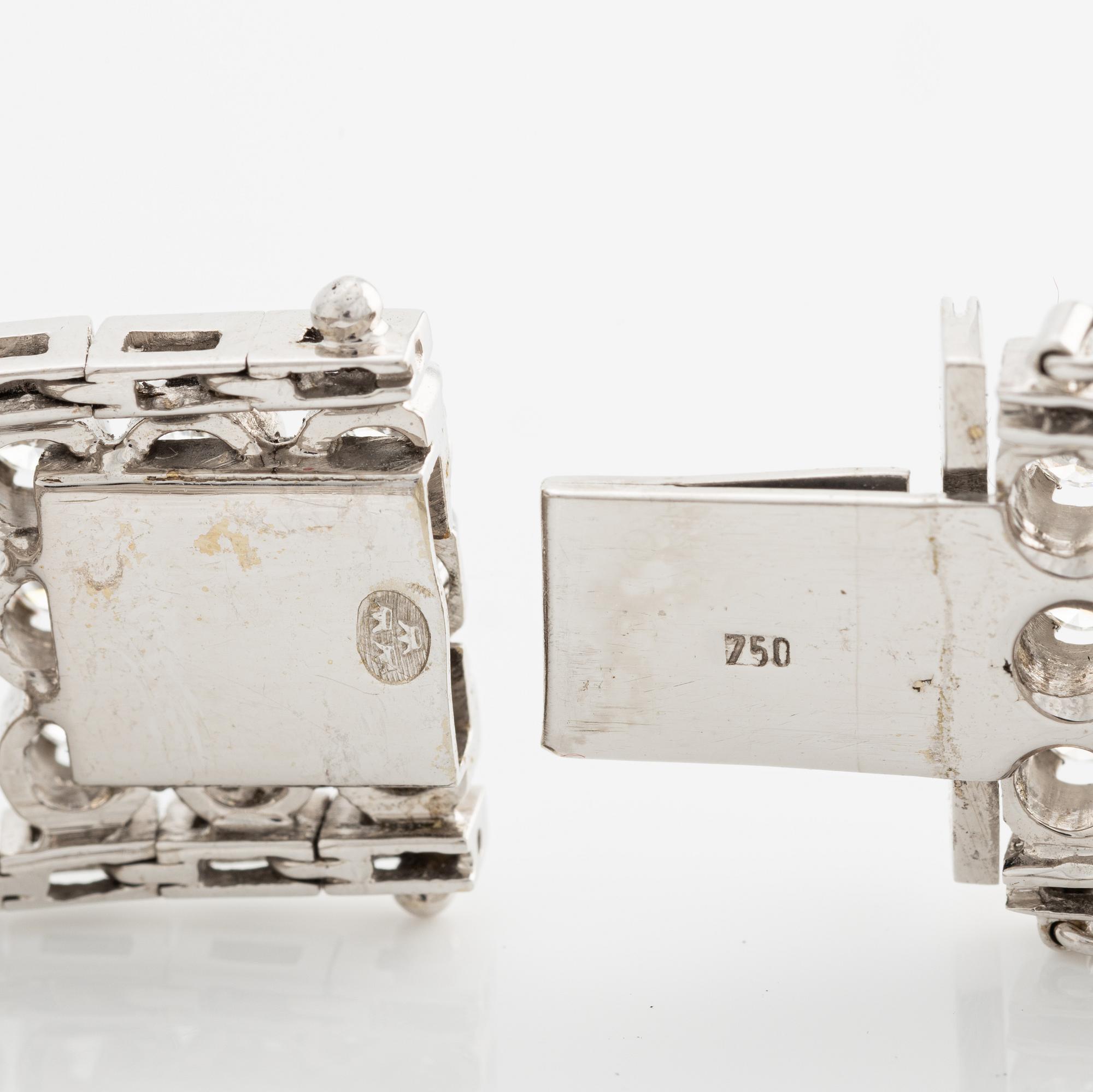 Bracelet 18K white gold with round brilliant-cut diamonds.