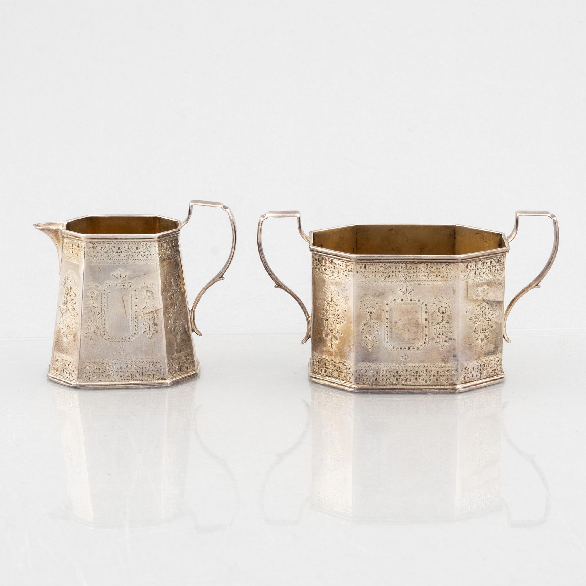 An English silver creamer and a sugarbowl, mark of Henry William Curry, London 1878.